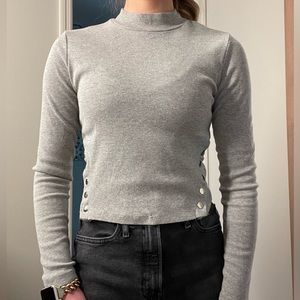 Heart & Hips Grey Mock Neck Long-sleeve with snaps. Size Small